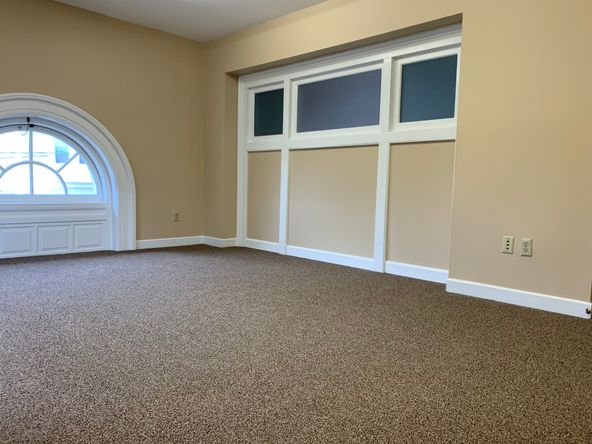 Amesbury Building : 100 Main St, Amesbury, MA 01913